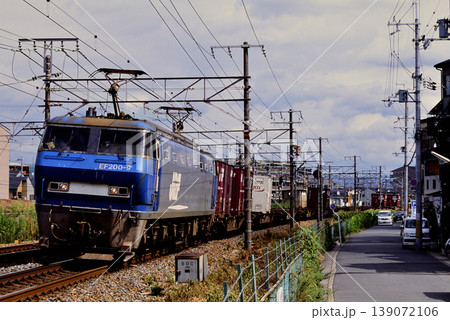 2007年　東海道線を走るEF200-9コンテナ貨物列車 139072106
