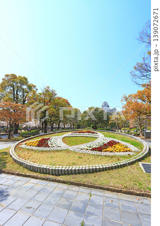 兵庫県姫路市、姫路市市徽章と姫路城の風景 139072671