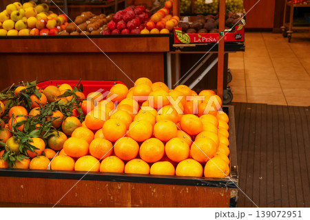 Fresh oranges and tangerines displayed at Paris outdoor market, showing seasonal fruit and healthy eating Fresh oranges and tangerines displayed at Paris outdoor market, showing seasonal fruit and healthy eating 139072951