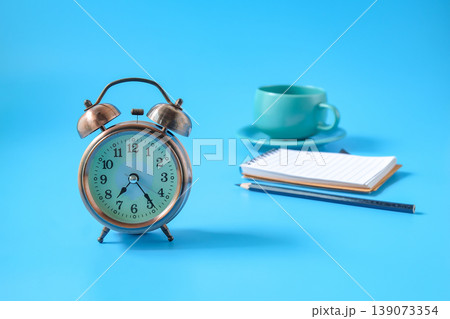 Vintage alarm clock with coffee cup and note. 139073354