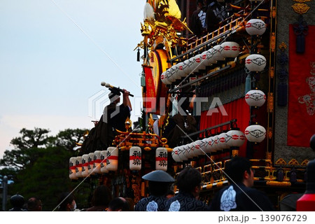 春の夕暮れの高山祭　岐阜 139076729