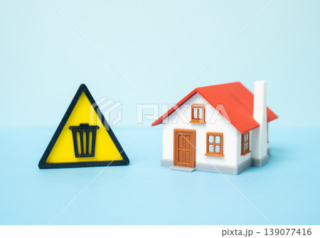 Problems with household waste removal. A utility crisis disrupts sanitation services. Infrastructure failure, management issues and environmental risks impact urban living conditions. Problems with household waste removal. A utility crisis disrupts sanitation services. Infrastructure failure, management issues and environmental risks impact urban living conditions. 139077416
