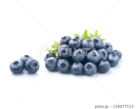 Heap blueberries with berries Heap blueberries with berries 139077513