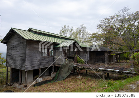 日本の岡山県新見市の古くてとても美しい建物 日本の岡山県新見市の古くてとても美しい建物 139078399