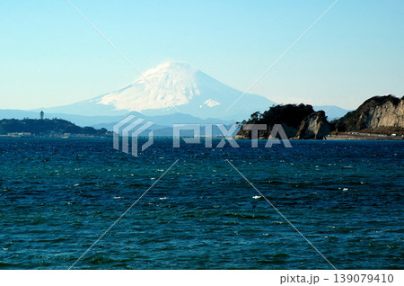小坪飯島公園より望む富士山、江ノ島、稲村ケ崎 139079410