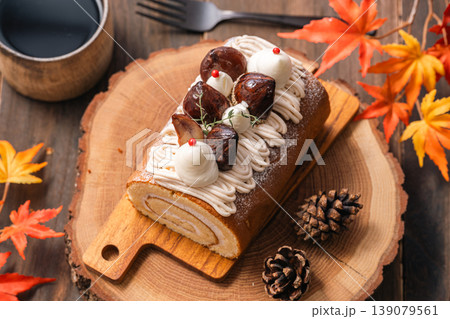 モンブランのロールケーキ 139079561