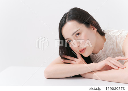美しい女性のポートレート 139080278
