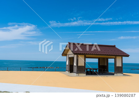 晴れの青空と観光名所の安宅の関｜安宅テラス｜石川県小松市 139080287