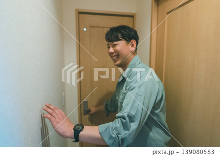 扉修理業者 139080583