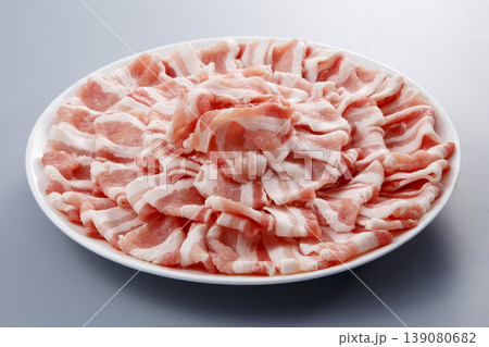 豚バラ肉切り落とし　 139080682
