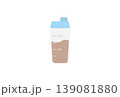 ココア味のプロテインが入ったシェイカー 139081880