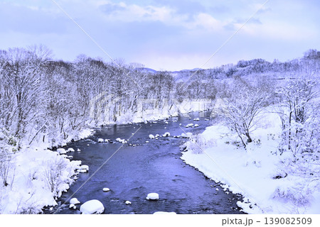 北海道の雪景色 冬の川 北海道の雪景色 冬の川 139082509