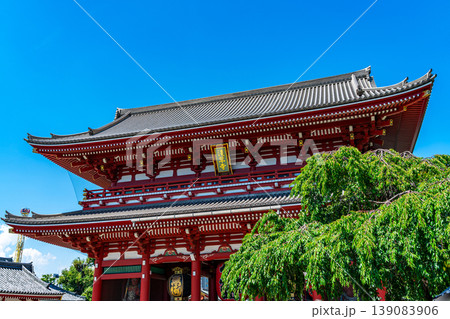 【東京都】夏の青空が綺麗な浅草寺の宝蔵門 【東京都】夏の青空が綺麗な浅草寺の宝蔵門 139083906