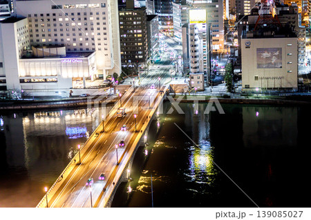 新潟日報メディアセンターの展望台から見た夜景 139085027