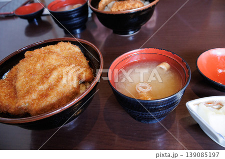 新潟名物の美味しいタレかつ丼 新潟名物の美味しいタレかつ丼 139085197