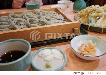 新潟名物のつるしこの美味しいへぎそば 139085418