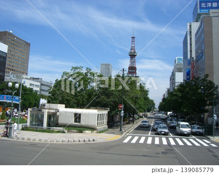 札幌・大通公園とさっぽろテレビ塔の風景 夏の北海道の街並み 札幌・大通公園とさっぽろテレビ塔の風景 夏の北海道の街並み 139085779