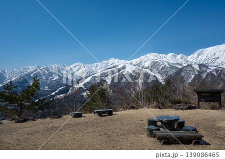 高台から望む冬の北アルプス 長野県白馬村 高台から望む冬の北アルプス 長野県白馬村 139086465