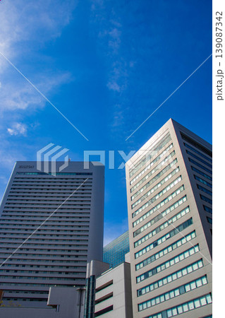 【大阪風景】大阪駅南側周辺の空とビル群 139087342