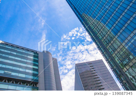 【大阪風景】大阪駅南側周辺の空とビル群 【大阪風景】大阪駅南側周辺の空とビル群 139087345