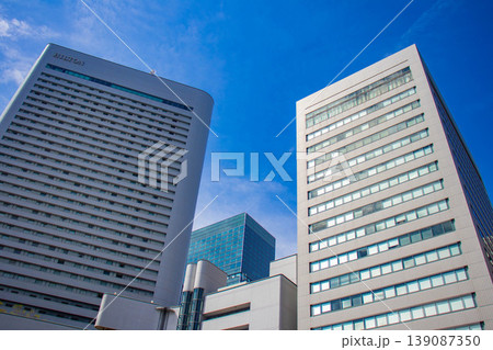 【大阪風景】大阪駅南側周辺の空とビル群 139087350