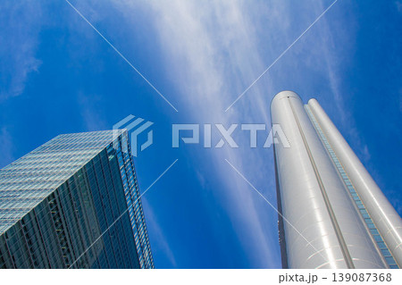 【大阪風景】大阪駅南側周辺の空とビル群 139087368