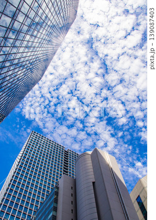 【大阪風景】大阪駅南側周辺の空とビル群 139087403
