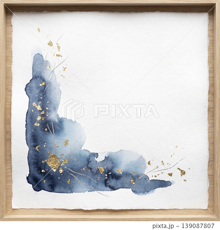 青い水彩の滲みと金箔が美しい和紙の背景 青い水彩の滲みと金箔が美しい和紙の背景 139087807