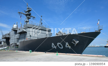 停泊する海上自衛隊潜水艦救難艦ちよだ 停泊する海上自衛隊潜水艦救難艦ちよだ 139090954