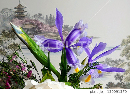和風背景に映える紫アイリスの生け花クローズアップ 静かな和のインテリア装飾 和風背景に映える紫アイリスの生け花クローズアップ 静かな和のインテリア装飾 139091370