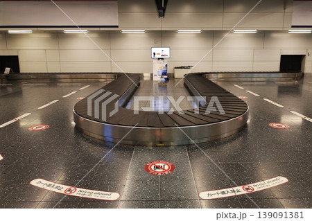 羽田空港手荷物レーンのベルトコンベア 羽田空港手荷物レーンのベルトコンベア 139091381