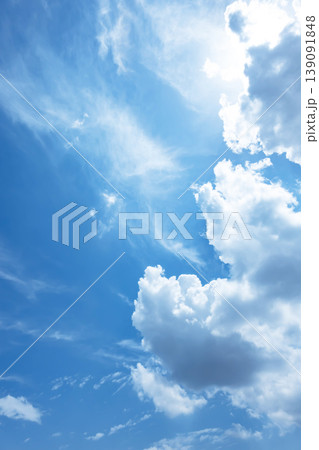 春の青空と雲 139091848