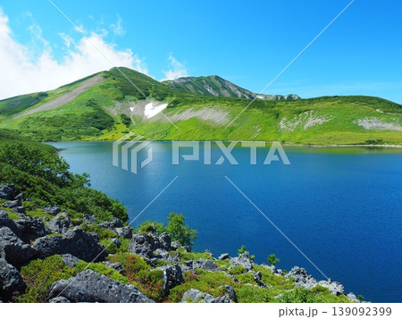 夏の白馬大池から望む小蓮華山 夏の白馬大池から望む小蓮華山 139092399