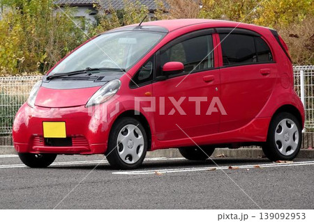 真っ赤な軽自動車 139092953