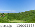 大室山の火口と青空 静岡県伊東市の自然風景 139093358