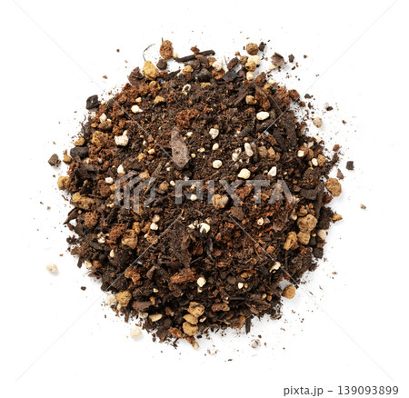 白背景に置かれた培養土（園芸用土）の俯瞰 139093899