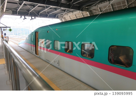 JR北海道北海道新幹線の奥津軽いまべつ駅の風景 139093995