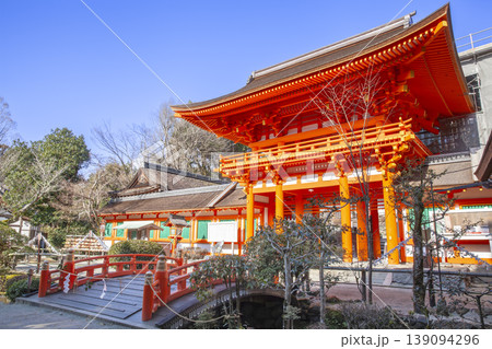 京都 上賀茂神社(賀茂別雷神社)の楼門と玉橋 京都 上賀茂神社(賀茂別雷神社)の楼門と玉橋 139094296
