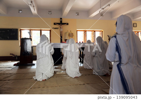 Sisters of Mother Teresa's Missionaries of Charity in prayer in the chapel of the Mother House, Kolkata, India 139095043