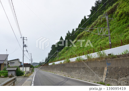 JR東日本津軽線の蟹田駅から油川駅までの国道280号の風景 139095419