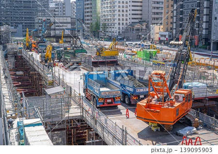 泉岳寺駅と高輪ゲートウェイ周辺の再開発・改良土木工事現場【東京都港区】 139095903