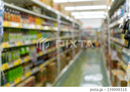 ドラッグストア店内のアウトフォーカス背景素材 ドラッグストア店内のアウトフォーカス背景素材 139098318
