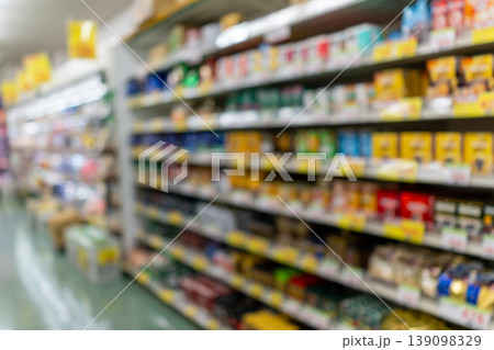 ドラッグストア店内のアウトフォーカス背景素材 ドラッグストア店内のアウトフォーカス背景素材 139098329