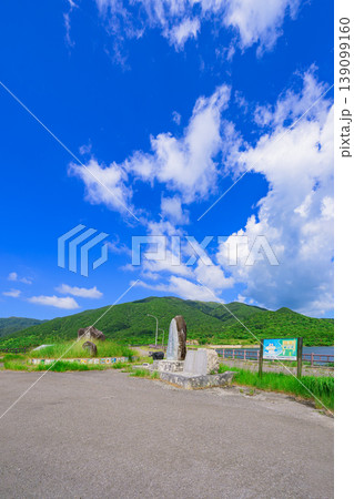 石垣島の自然美を感じる名蔵ダム湖畔の静かな景色 石垣島の自然美を感じる名蔵ダム湖畔の静かな景色 139099160