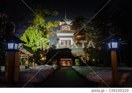 金沢 尾山神社 神門のライトアップとステンドグラス 139100320