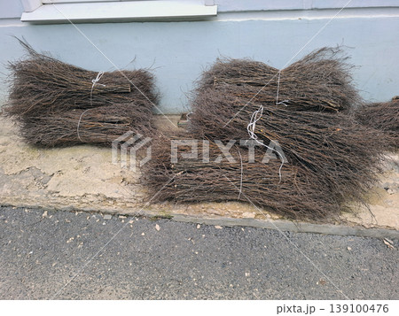wood, roof, repair, timber, supports, green, beams, structure, building, upward, view, maintenance, construction, old, work, safety, support, planks, woodwork, craftsmanship, architecture, restoration 139100476