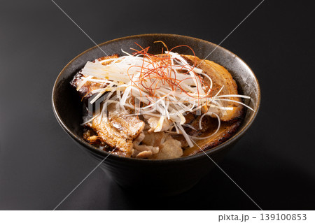 （国産豚ばら肉）チャーシュー丼 139100853