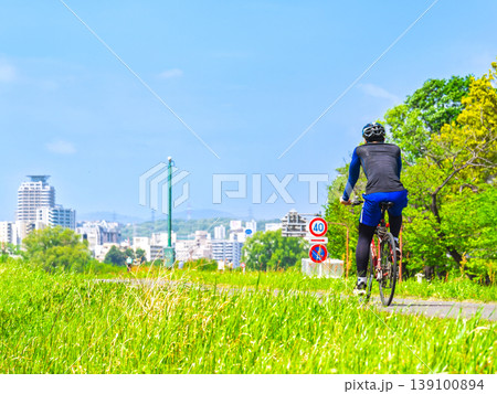 サイクリング・自転車のイメージ　多摩川サイクリングコース 139100894