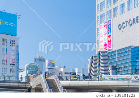 東京の都市風景　八王子駅前風景 139101222