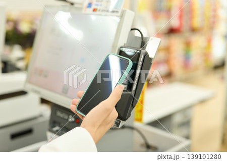 スマートフォンでタッチ決済 スマートフォンでタッチ決済 139101280